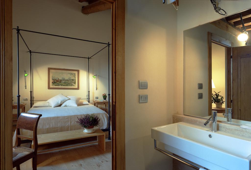 Fattoria Casamora - Suites Pian Di Sco ภายนอก รูปภาพ