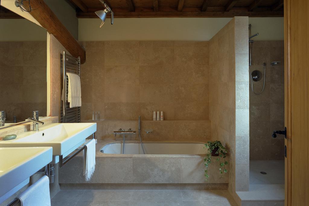 Fattoria Casamora - Suites Pian Di Sco ภายนอก รูปภาพ